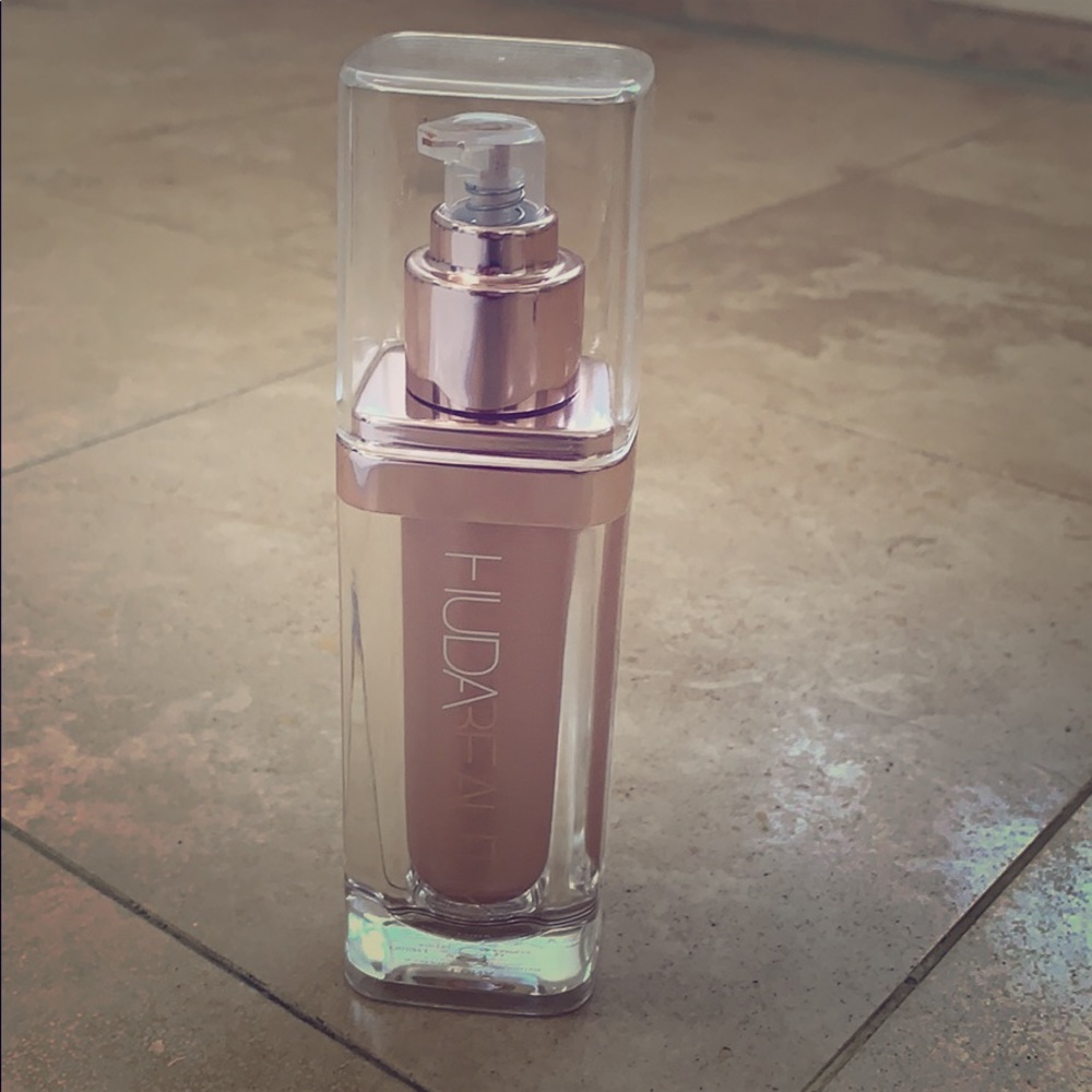 Huda beauty N.Y.M.P.H. All Over Body Highlighter